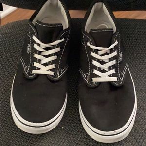 Classic black and white vans size 7👍
